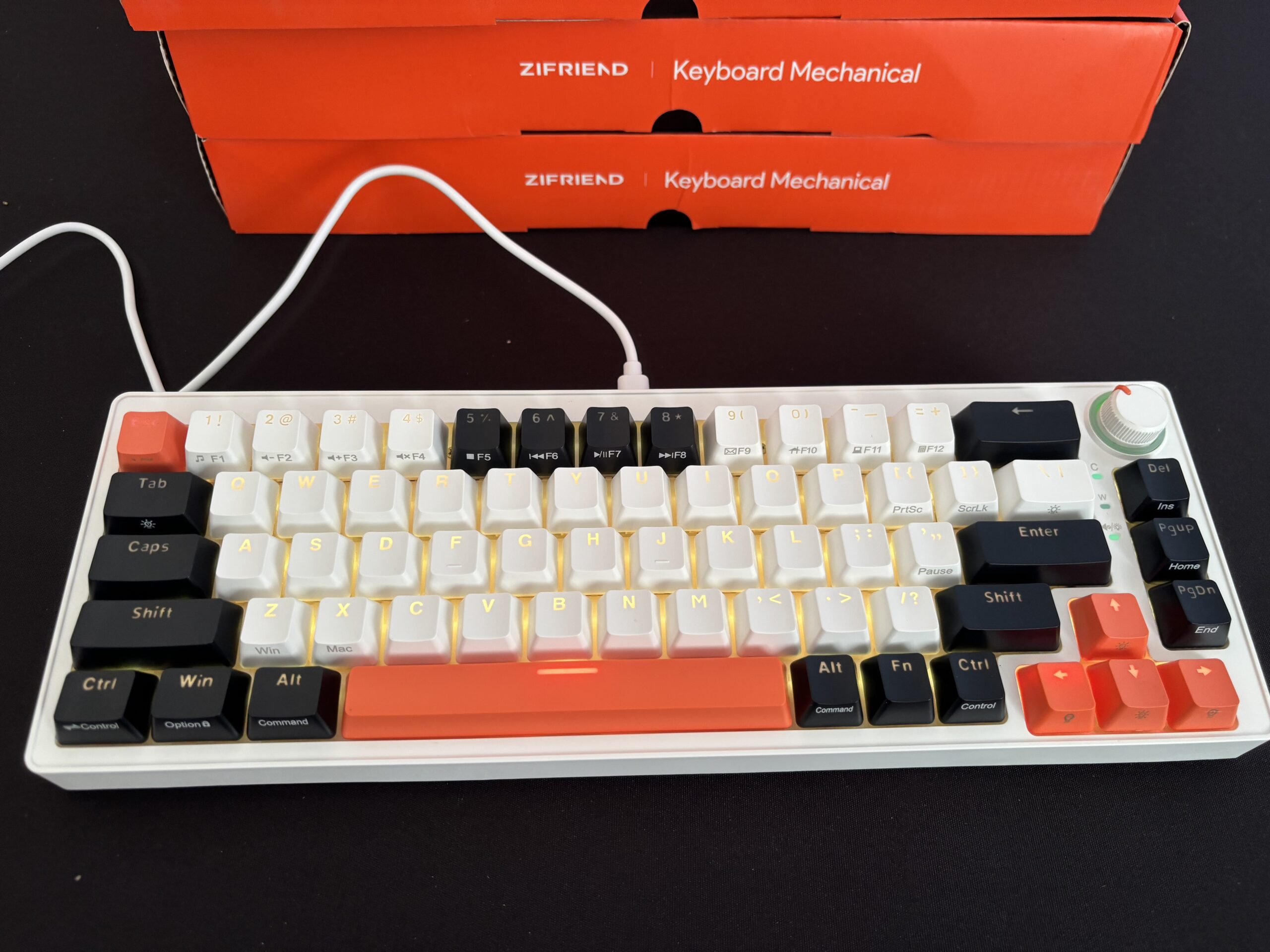 ZIFriend ZA68 Pro Mechanical Keyboard – White & Black