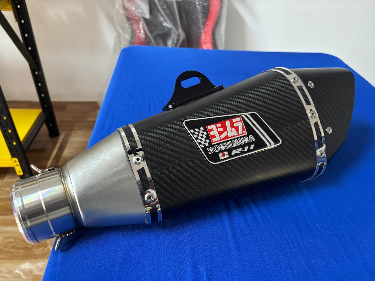 R11 Double Hole Carbon Fiber Motorcycle Exhaust Pipe